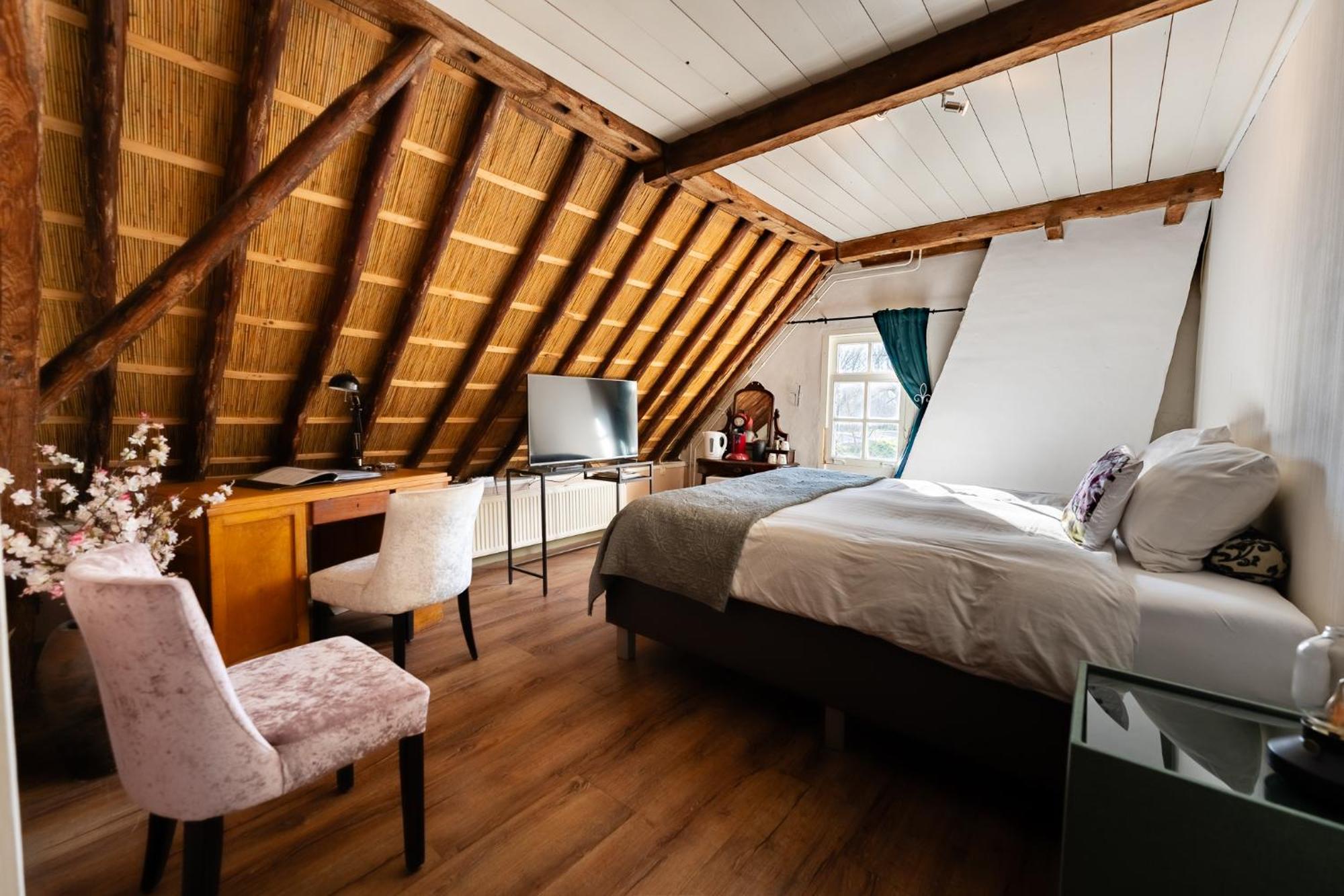 De Lingehoeve Inn *